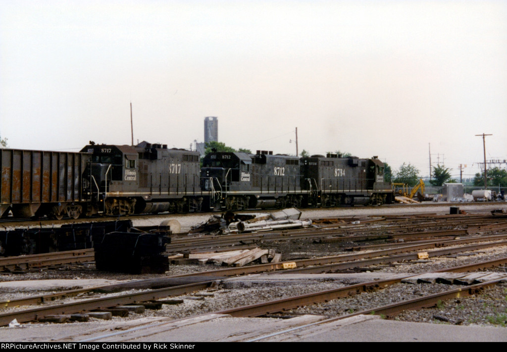 GP11s at Gilman, IL